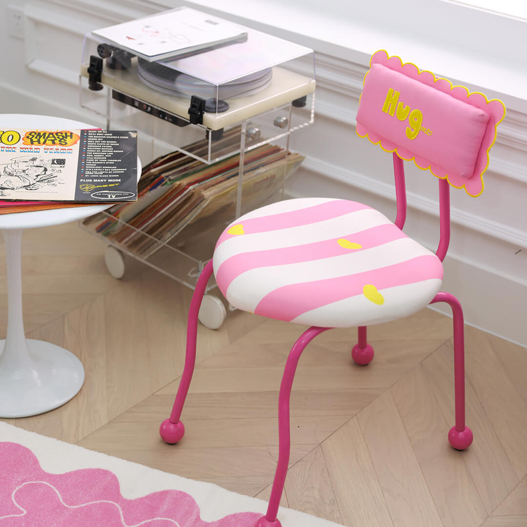 Whimsical Striped Vanity Chair with Heart Embroidered Backrest - Perfect for Girls' Rooms