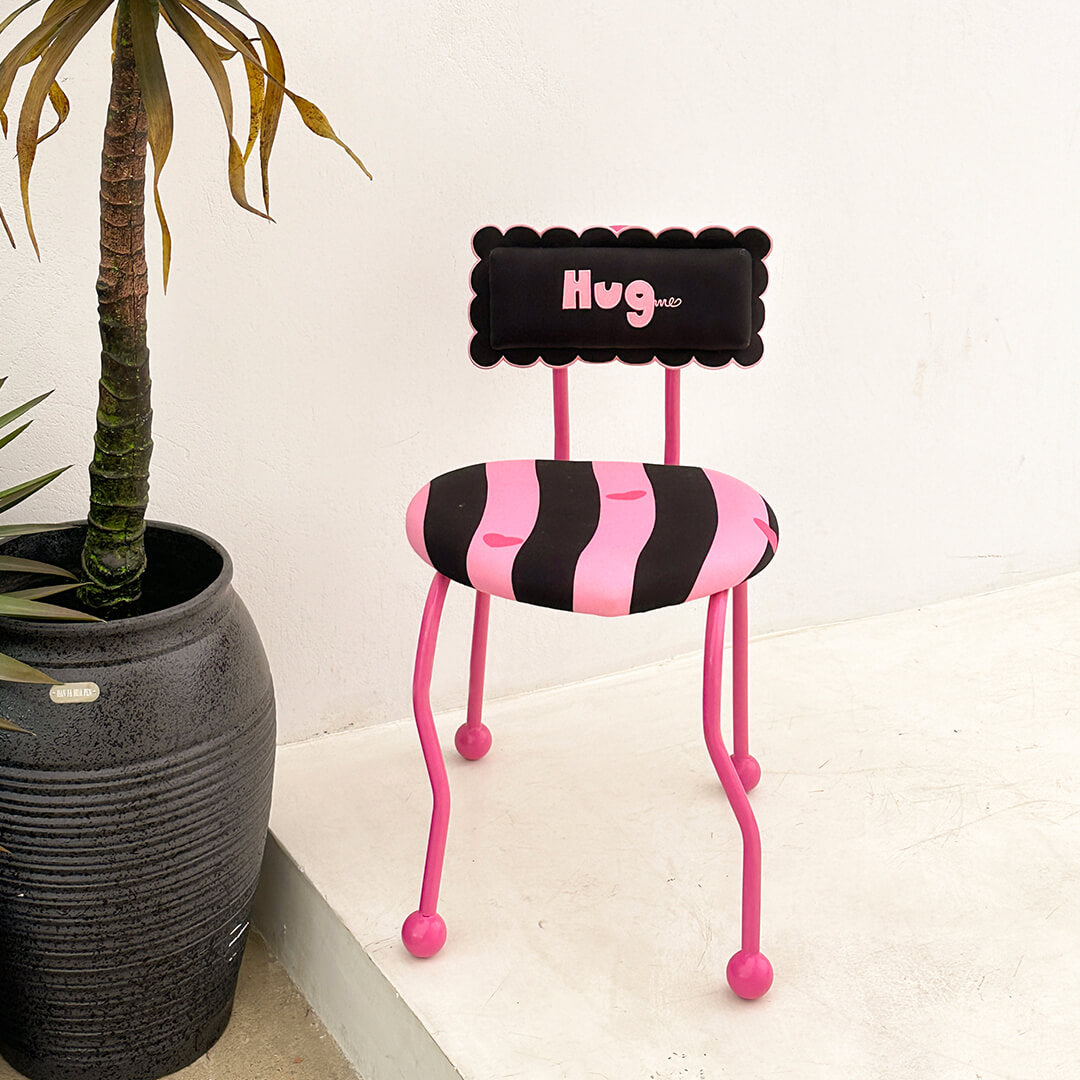 Whimsical Striped Vanity Chair with Heart Embroidered Backrest - Perfect for Girls' Rooms